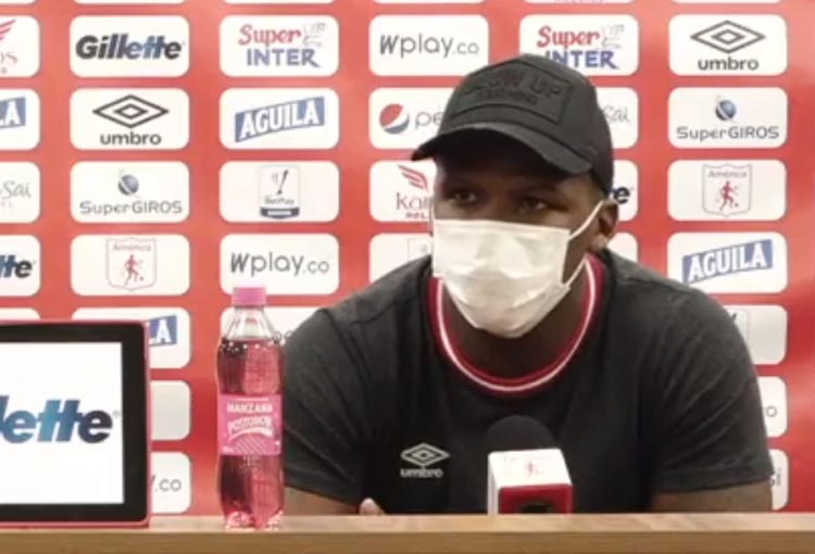 Furia de Marlon Torres en rueda de prensa de América de Cali: “Acá solo sirven para…”