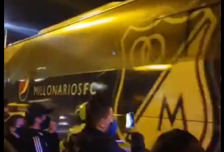 Hinchas de Millonarios y su protesta al equipo