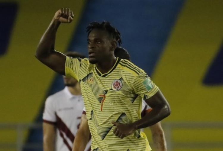 Duván Zapata y su primer gol en Eliminatorias