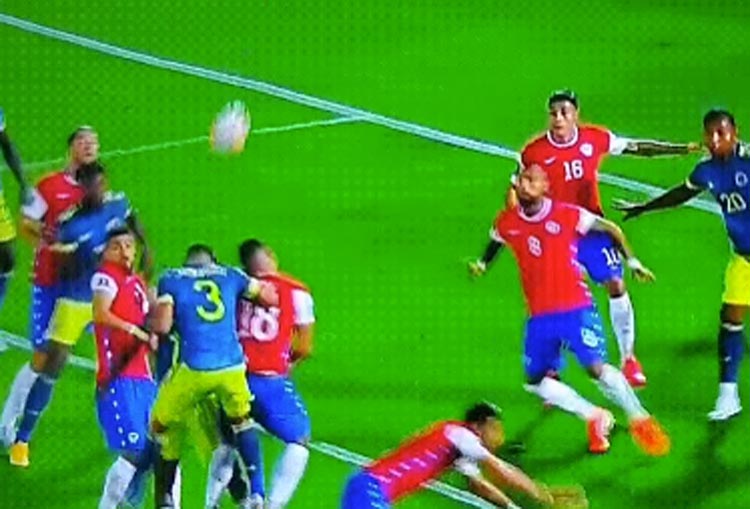 ¿Por qué le anularon un gol a la Selección Colombia en Chile?