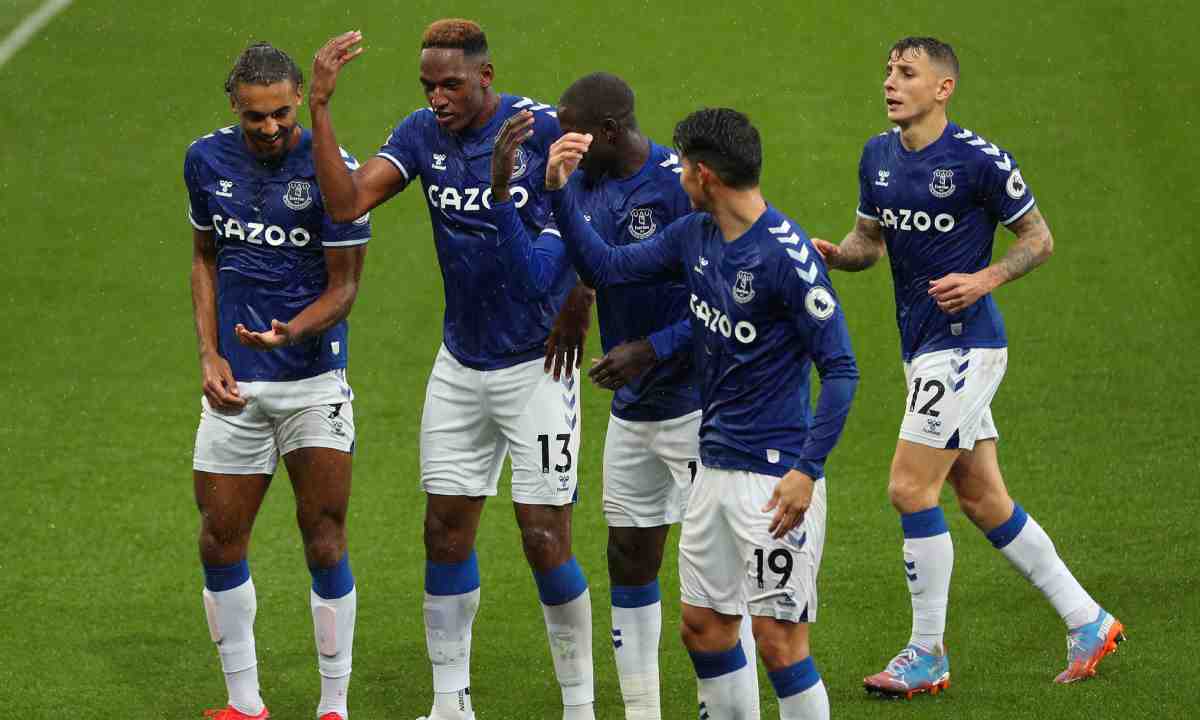 James se quedó sin su mejor socio en el Everton