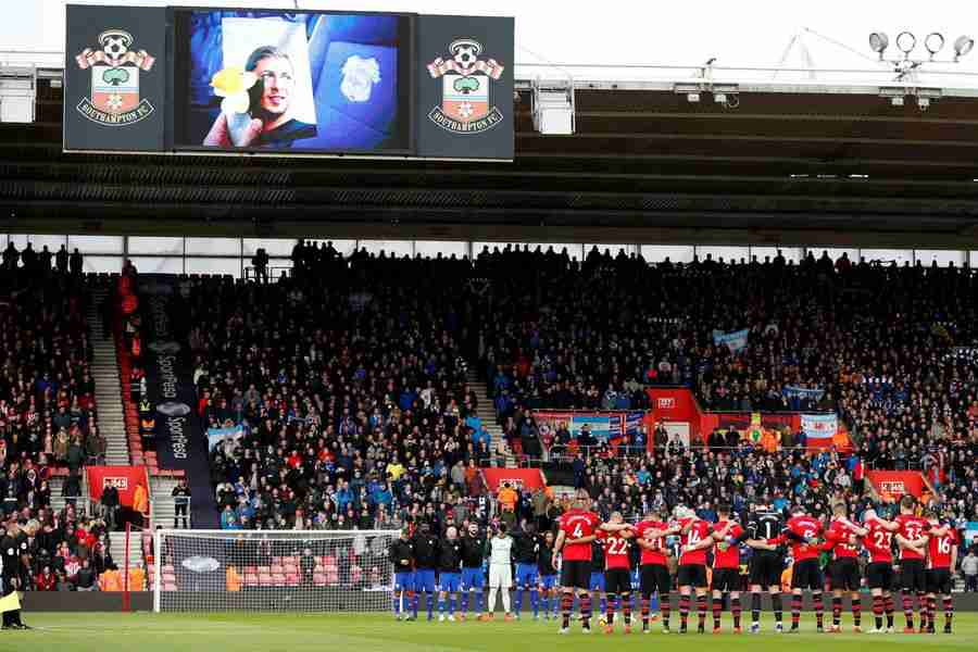 Vuelven los hinchas a los estadios en la Premier League