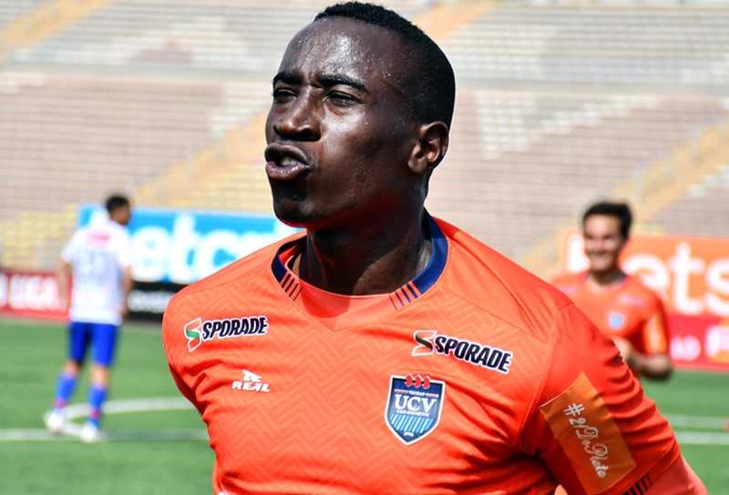 Yorleys Mena, máximo artillero de Universidad César Vallejo (Perú)