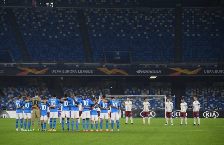 Jugadores del Napoli vestidos con la 10 de Maradona