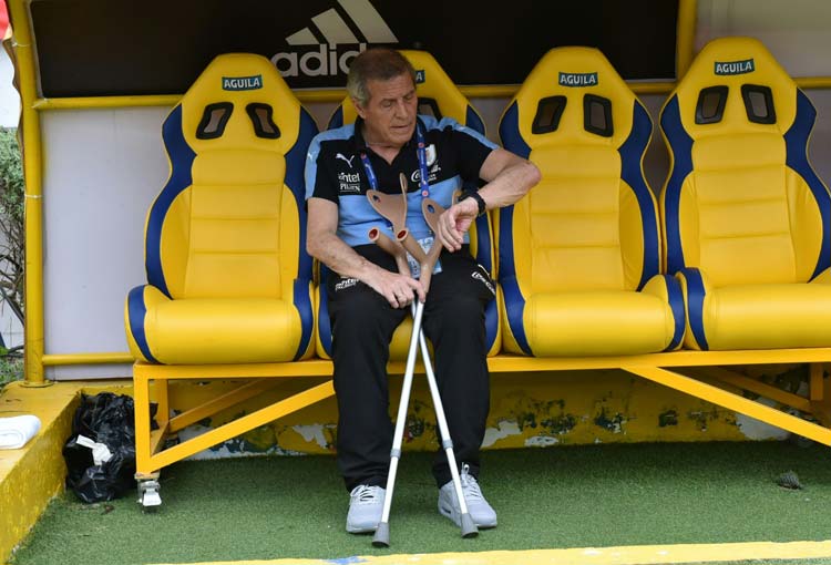 ¿Por qué el DT de Uruguay dice que están más perjudicados que la Selección Colombia?