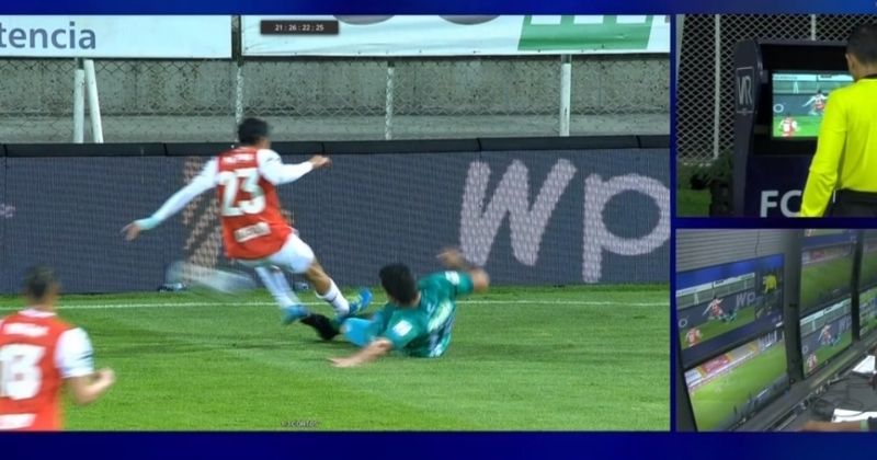 Apareció el VAR en Techo: Expulsión para Fabián Sambueza