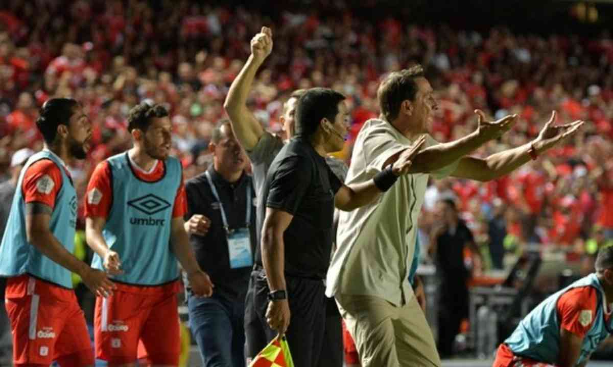 Lo que dijo Guimarães sobre los jugadores que dirigió en América