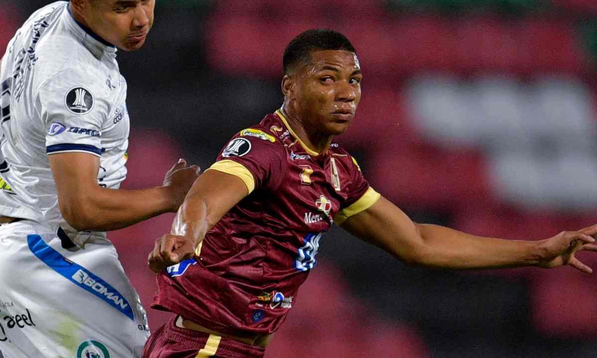 Los 5 equipos que buscan a Carlos Robles tras salir del Tolima