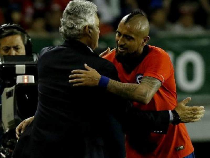 Reinaldo Rueda ya se habría despedido de los referentes de Chile, empezando por Arturo Vidal
