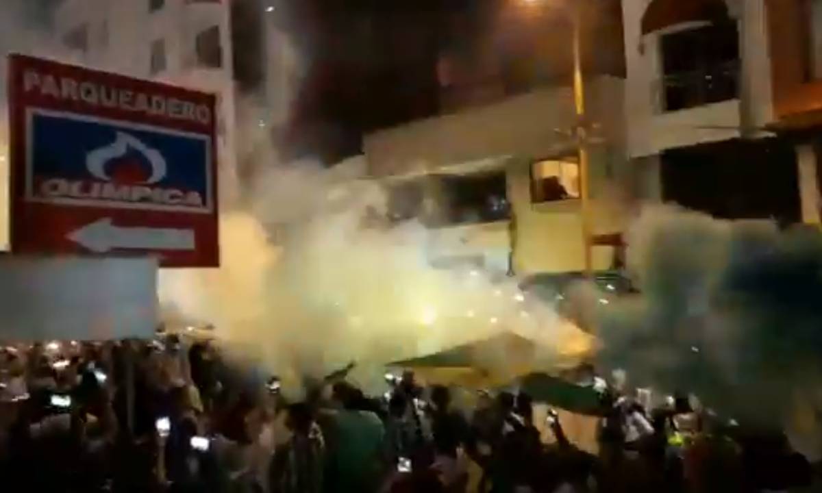El recibimiento de la hinchada de Nacional, para un partido que se suspendió
