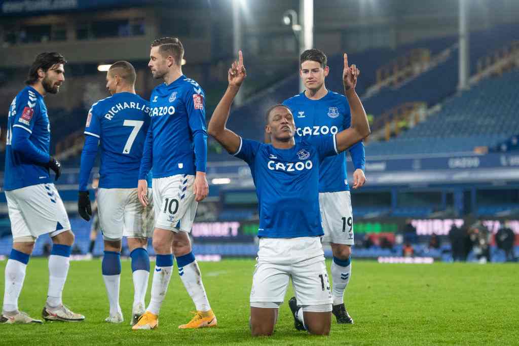 James Rodríguez y Yerry Mina, titulares con Everton vs. Leicester City