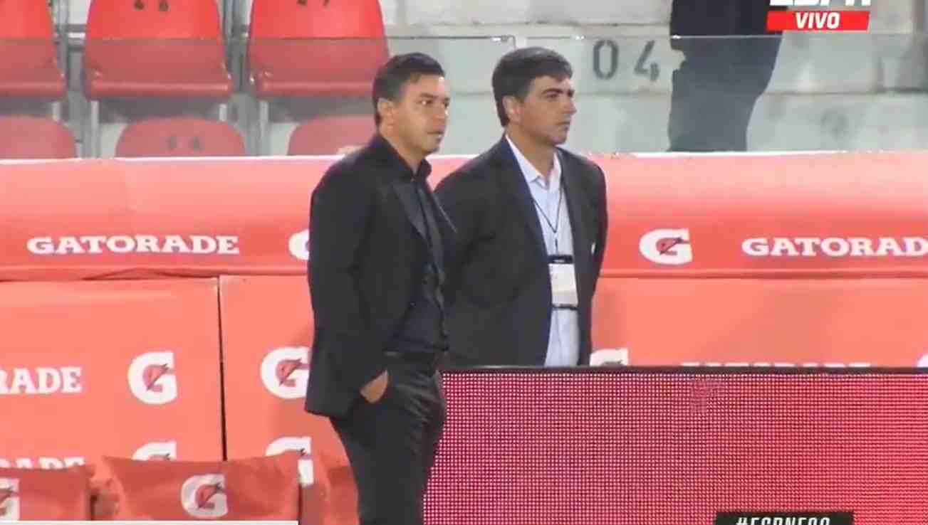 Reacción de Marcelo Gallardo, cuando vio la roja a Jorge Carrascal