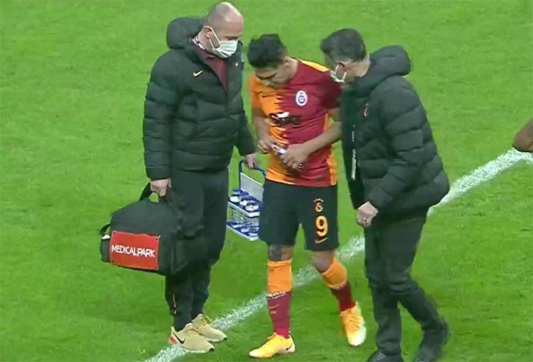 ¡Falcao García volvió a salir lesionado en Galatasaray!