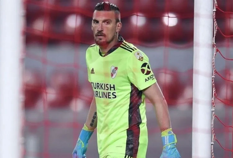 El gol por el que critican a Franco Armani y el apoyo de su esposa