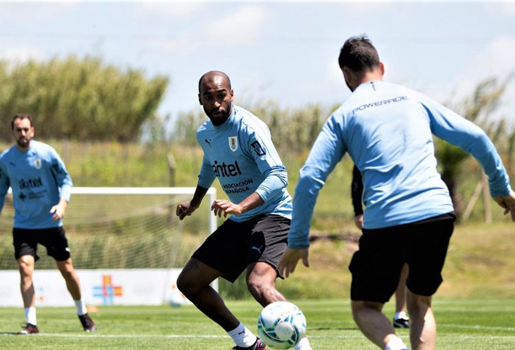 Juega en la Selección de Uruguay y sería refuerzo de Independiente Medellín