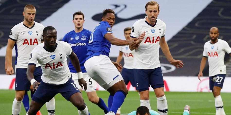 ¡Se confirma la lesión de James! Mina y Dávinson, titulares en el Everton vs. Tottenham