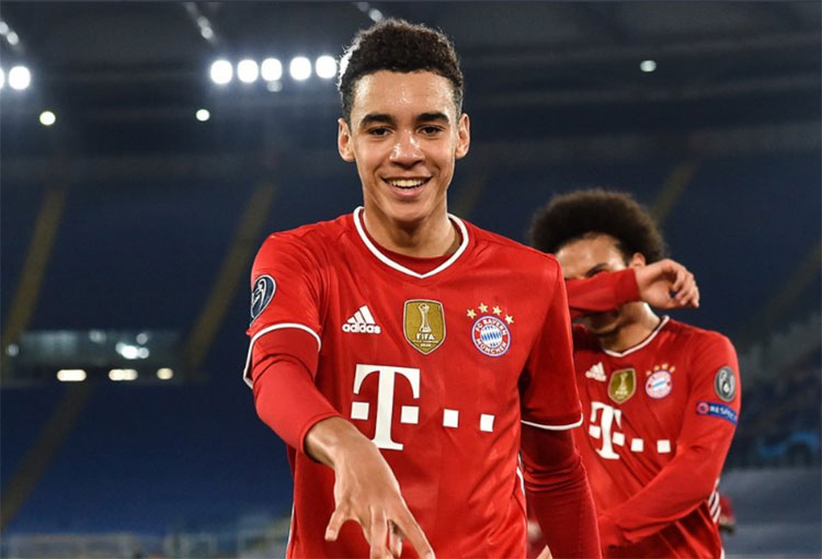 ¡Tiene 17 años y así empezó a marcar en Champions League con Bayern Múnich!