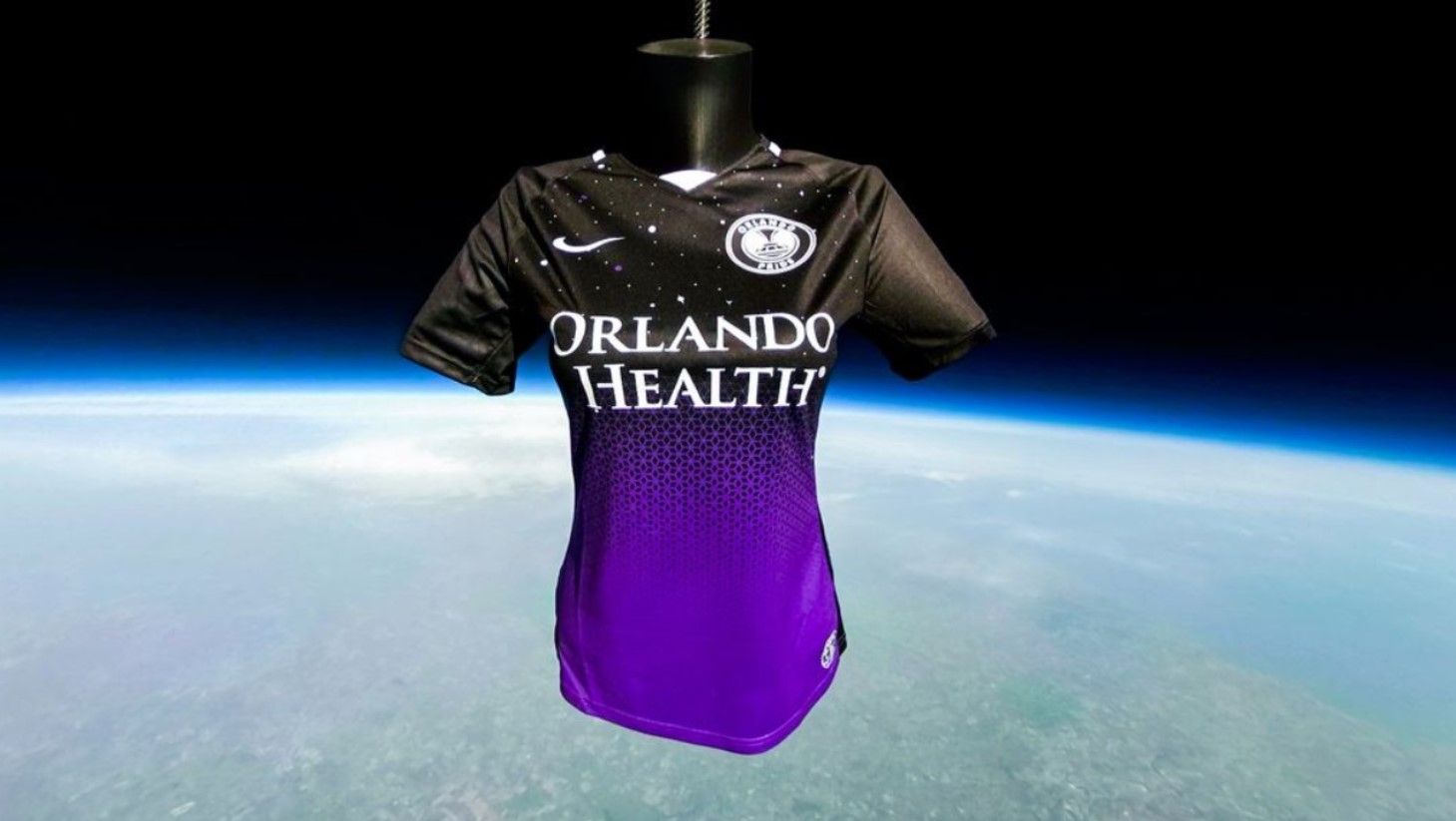 Para presentar uniforme, Orlando Pride envía camiseta al espacio